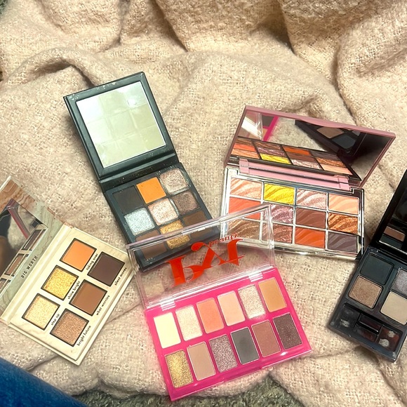 29 eyeshadow palettes barely used/ some new - Picture 6 of 8
